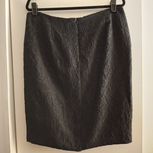 Liz Claiborne Women's Black Knee-Length Lace Overlay Pencil Skirt - Picture 2 of 6